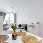 Urban Chic - Premium City-center On Pereca Street Apartment
