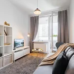 Apartment Urban Chic - Premium City-center On Pereca Street *