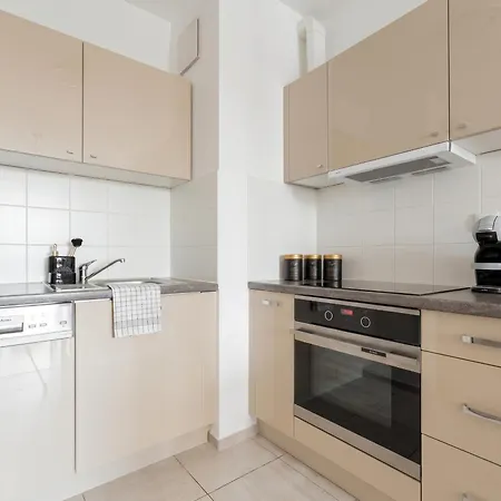 Urban Chic - Premium City-center On Pereca Street